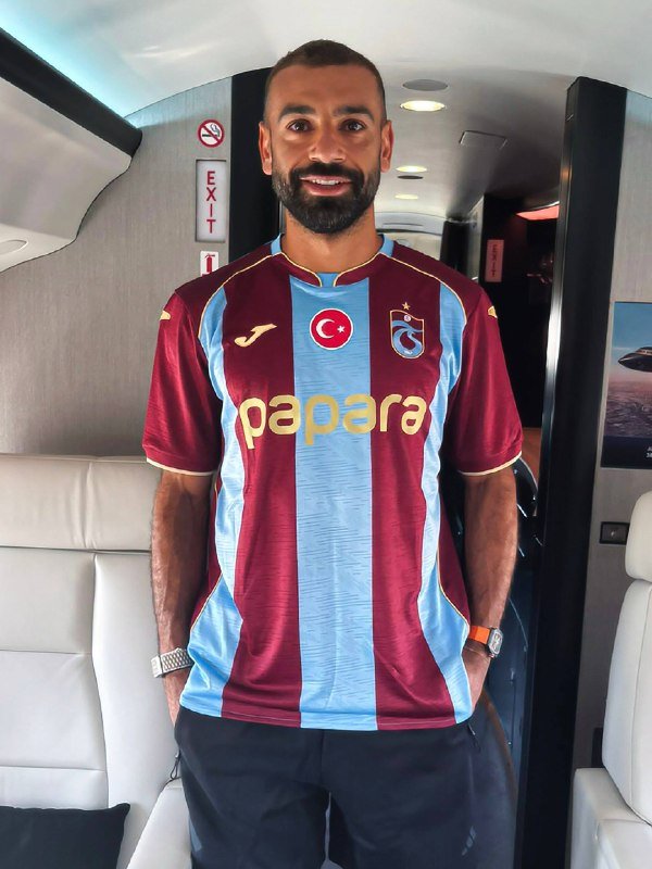 محمد صلاح بقميص طرابزون سبور يستعد للوصول إلى تركيا الساعة 12 ظهر اليوم….
