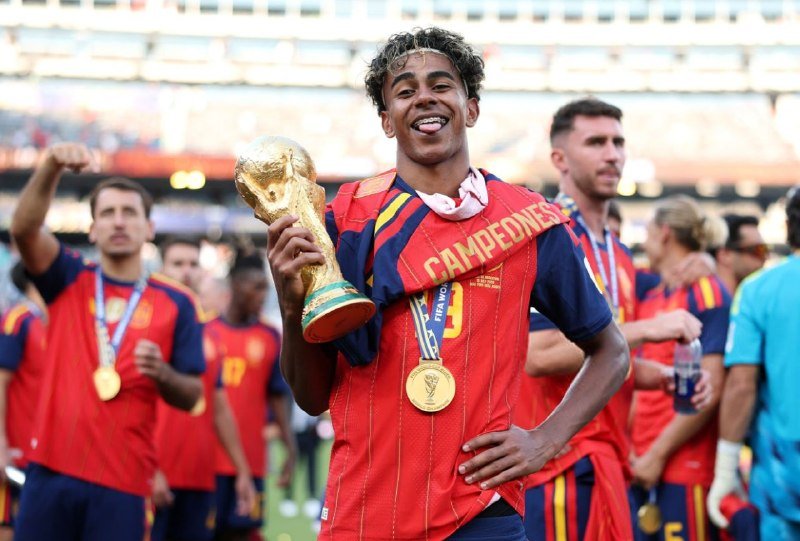 لامين يامال:”بعد الفوز بكأس العالم لم أكن سعيدًا.”…