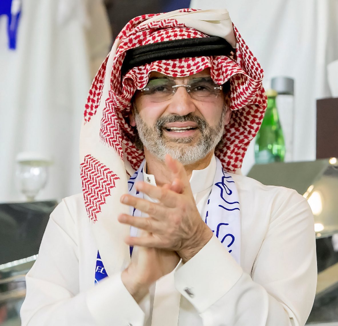الامير الوليد بن طلال ابلغ الادارة الرياضية والجهاز الفني.. 

استعداده الكام…