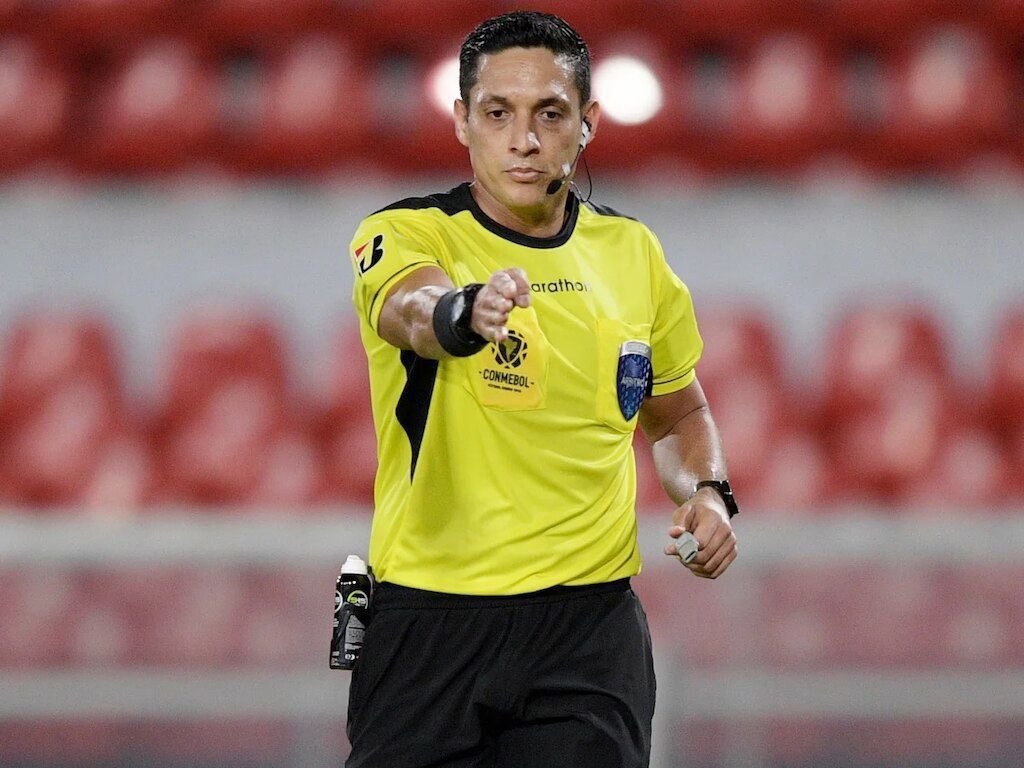 رسمياً :

 الحكم الفنزويلي خيسوس فالينزويلا يقود لقاء #الهلال والأهلي مساء اليوم…