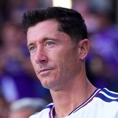 روبرت ليفاندوفسكي: 

ريال مدريد أقوى مع جوزيه مورينيو والتعاقدات الجديدة.. 

بعد…
