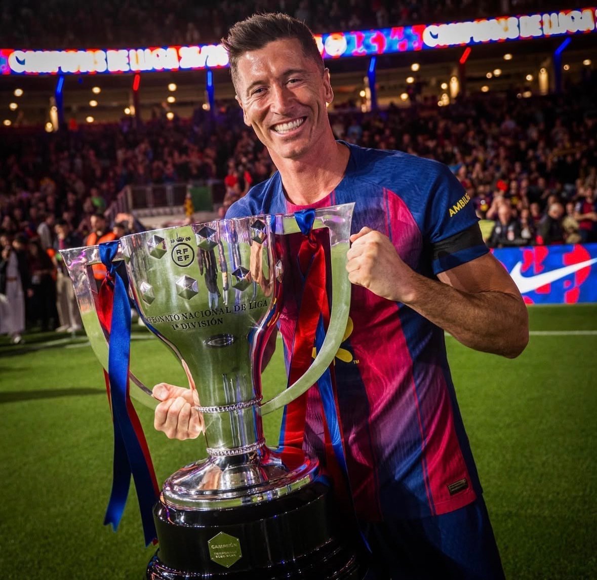 ليفاندوفسكي:
آمل أن يحاول برشلونة الفوز بدوري الأبطال وأن يتمكن من الإحتفال به….