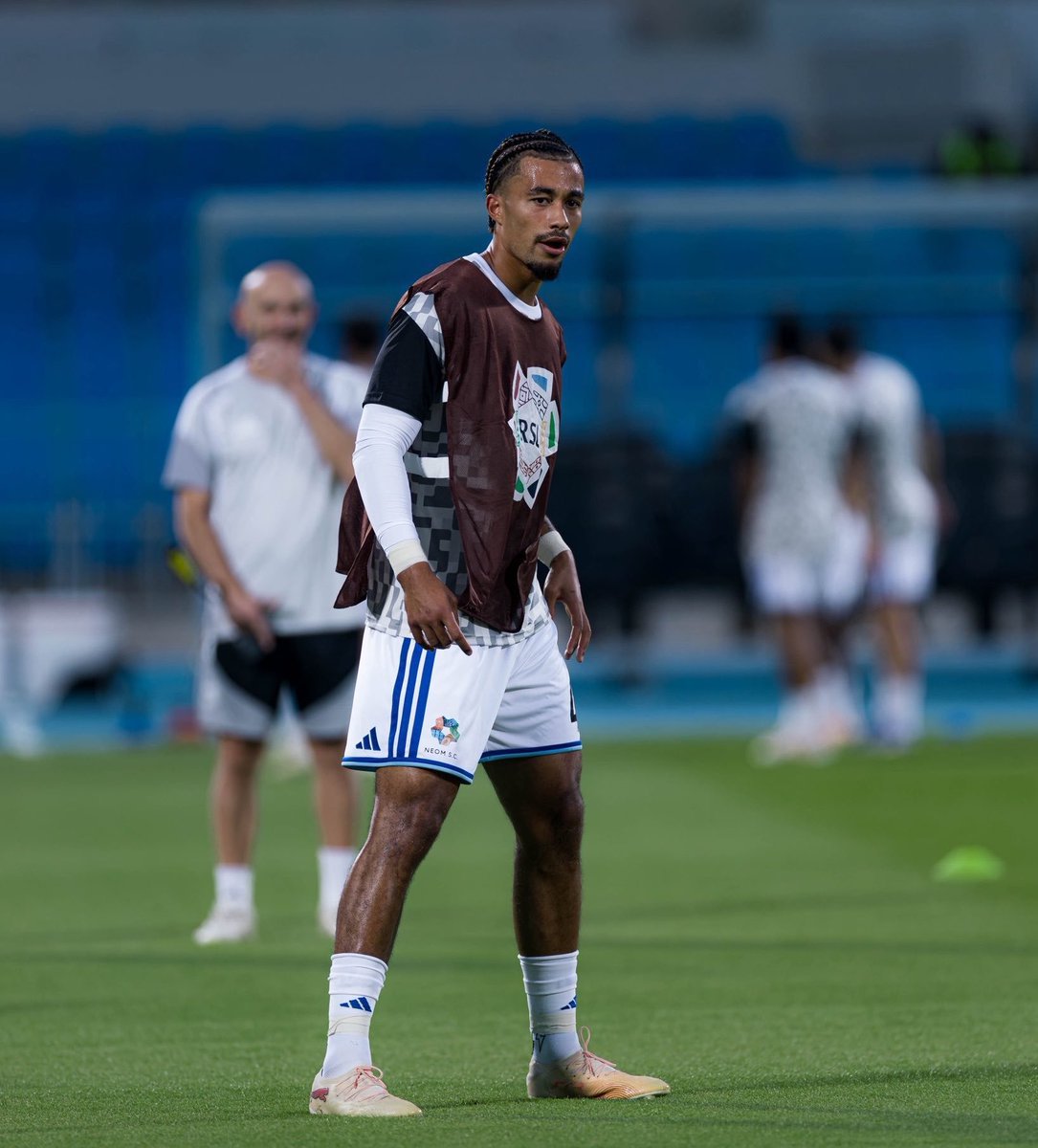 حامد القرني :

حتى الآن لم يتلقَّ نادي نيوم أي عرض رسمي أو شفهي من الهلال بشأن ا…