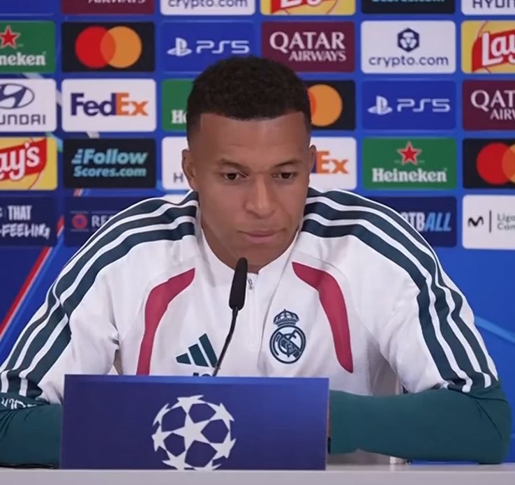 هل تعتقد أنك تستحق الكرة الذهبية؟
كيليان مبابي:
عندما تلعب لصالح ريال مدريد، و…