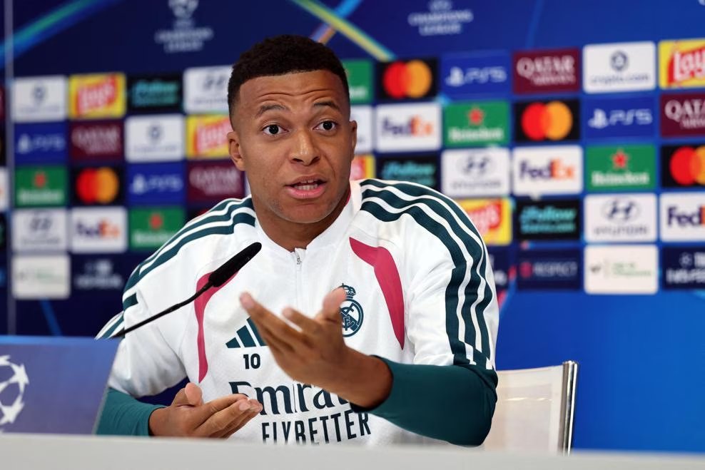 كيليان مبابي:
سعيد جدًا بالعودة للعب في دوري أبطال أوروبا..
نحن دائمًا نخوض هذ…