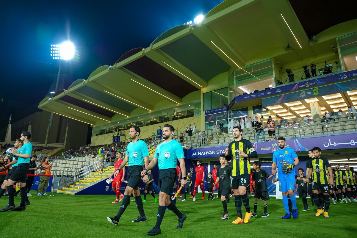 رسميًا: 

طاقم تحكيم بقيادة فيصل البلوي يدير مباراة #الاتحاد_الفيحاء.. …