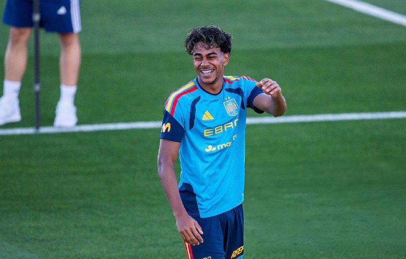 بطل العالم لامين يامال من تدريبات المنتخب الإسباني هذا اليوم لامين يامال:   “أنا…